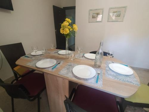 Céntrico piso con aparcamiento gratuito Céntrico piso con aparcamiento gratuito