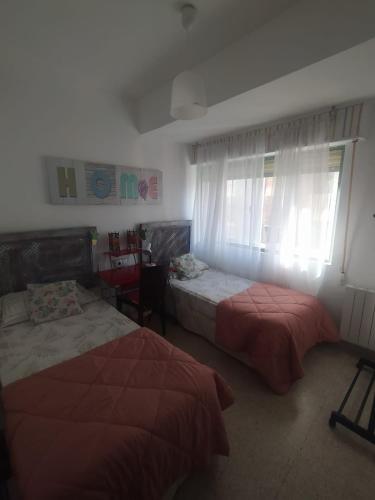 Céntrico piso con aparcamiento gratuito Céntrico piso con aparcamiento gratuito