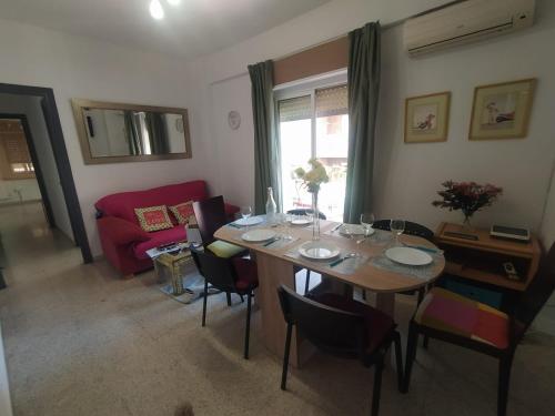 Céntrico piso con aparcamiento gratuito Céntrico piso con aparcamiento gratuito