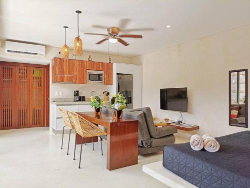 Saskab 10 Lovely 2BR PH, minutes from the sea & downtown! - Tap to explore photos