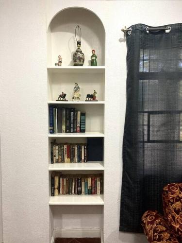 Lugay's Cozy Apartment in Prime Loc With Parking photo