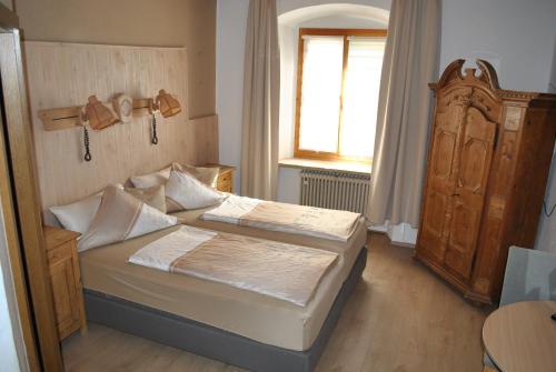 1 queen bed