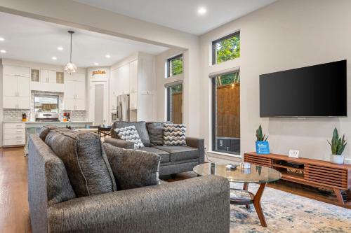 9 Minutes to Downtown Dallas - 1000mbps - King Suite - 58 in TV - Games in Dallas, USA