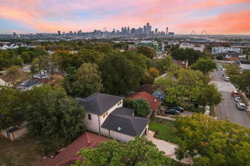 9 Minutes to Downtown Dallas - 1000mbps - King Suite - 58 in TV - Games in Dallas, USA