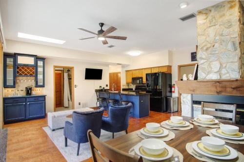 Cocina, Family Friendly Pool Paradise Retreat Near Beaches in Palm Harbor (FL)
