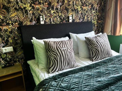 1 queen bed