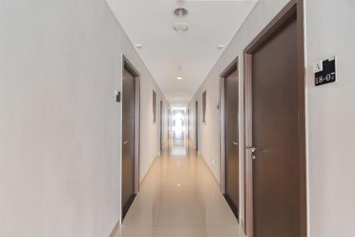 RedLiving Apartemen Mekarwangi Square - Management Lobby A