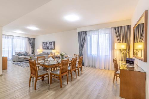 Golden Sands 10 Hotel Apartments - image 12