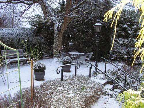 Walnut Lodge Bed & Breakfast - image 6