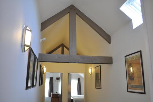 Walnut Lodge Bed & Breakfast - image 7