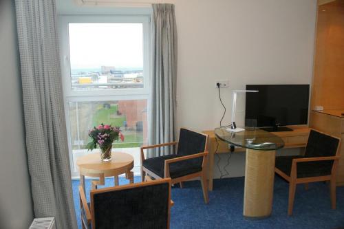 Seafront Hotel - image 13