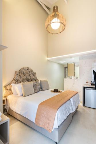 Mitos-Suites Room Type - Deluxe Double or Twin Room with City View