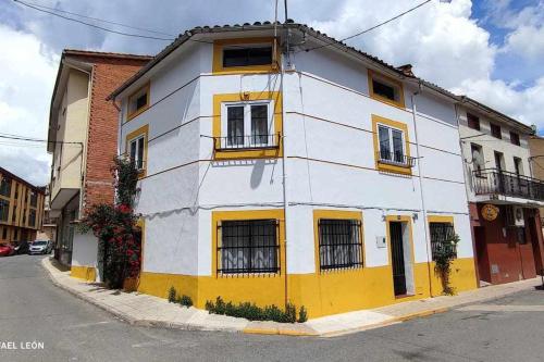 La casa amarilla Candeleda - El Durazno