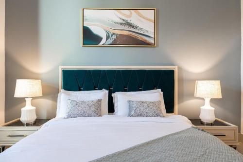 1BDR apartment with Burj Khalifa View I Walking Distance to Dubai Mall I Tajeer - image 2