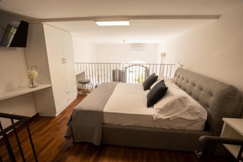Deluxe Quadruple Room image 6