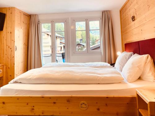 Double Room with Matterhorn View image 6