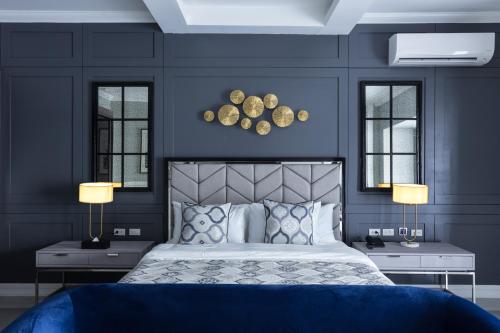 1 king bed, 1 sofa bed