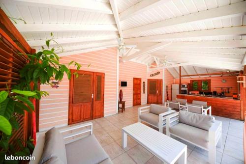 Entrance, Maison en bord de mer a Pointe-Noire avec piscine partagee in Pointe-Noire