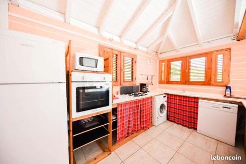 Kitchen, Maison en bord de mer a Pointe-Noire avec piscine partagee in Pointe-Noire