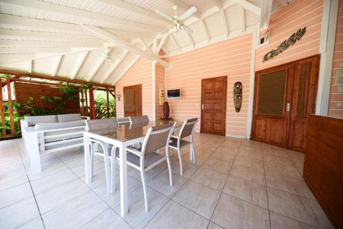 Balcony/terrace, Maison en bord de mer a Pointe-Noire avec piscine partagee in Pointe-Noire