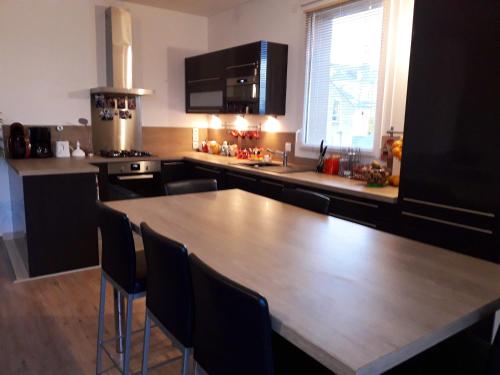 Appartement de 2 chambres avec vue sur le lac terrasse amenagee et wifi a Herouville Saint Clair