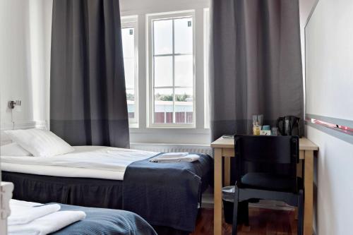 2 twin beds