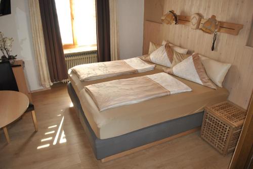 2 twin beds