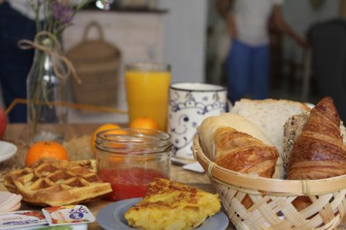 Boutike Guesthouse - image 2