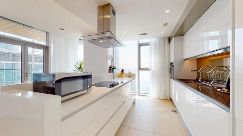 Bluewaters Island 2 and 1 BDR Apart with Sea Views - image 6