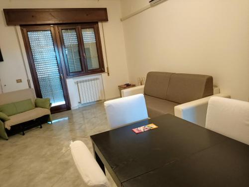 King Suite -9 posti letto con condizionatori vicino Aeroporto e Fiera di Roma 1