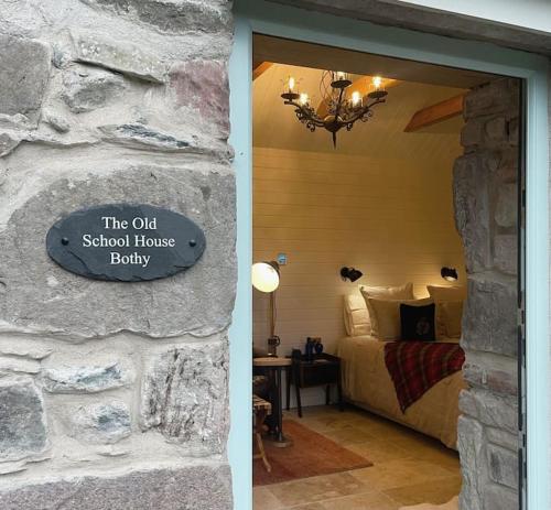 Charming stone Bothy at Loch Lomond in Blairglas