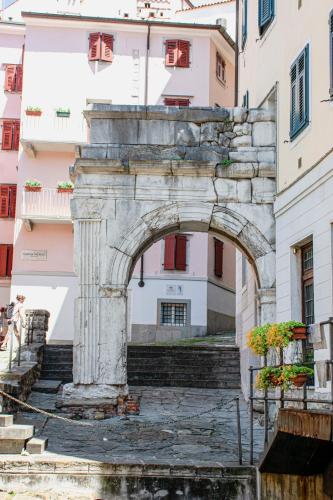Hotel Capitelli - Tap to explore photos