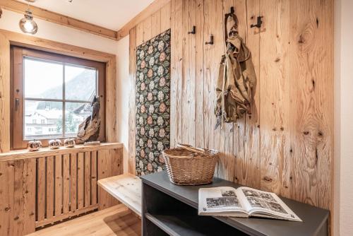 Deluxe Two-Bedroom Apartment with Balcony with 2 bathrooms