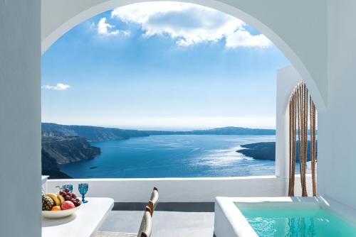 Honeymoon Suite with Outdoor Tub and Caldera View