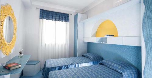 2 bedrooms, 4 beds