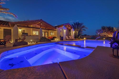 Luxury villa with pool and spa, Las Vegas (photo 2)