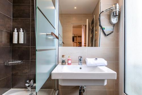 Hotel Ariane Montparnasse by Patrick Hayat - image 11