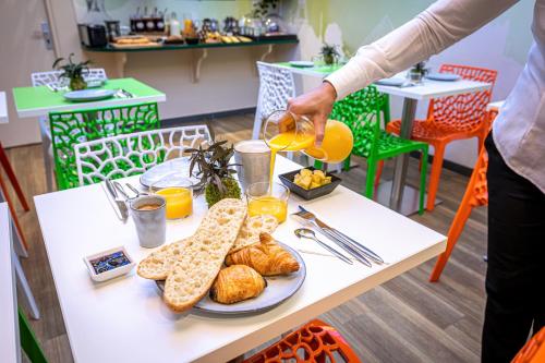 Hotel Ariane Montparnasse by Patrick Hayat - image 8