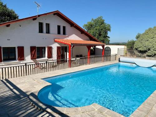 Magnifique villa Basque avec piscine à la campagne - Location saisonnière - Urt