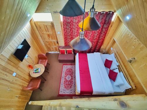 1 queen bed, 1 sofa bed