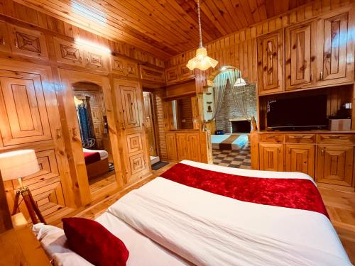 3 Bedroom Luxury villa with sceneric mountain view in Old Manali