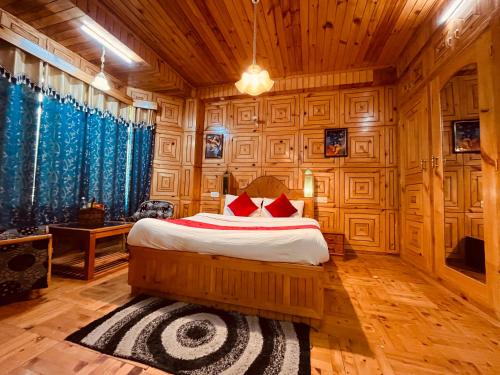 3 Bedroom Luxury villa with sceneric mountain view in Манали