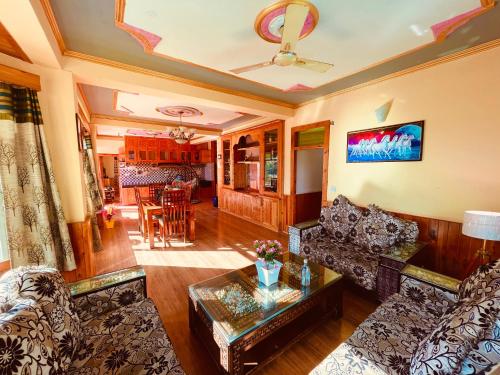 3 Bedroom Luxury villa with sceneric mountain view in Manali