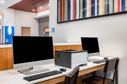 Holiday Inn Express & Suites - Lincoln Downtown  an IHG Hotel - image 7