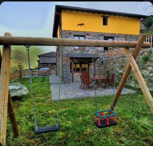  Casa Corral - Casas de Aldea, Pension in Monón bei Pola de Allande