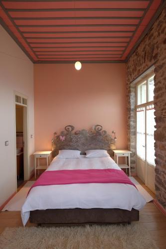 Kyriaki Guesthouse & Suites