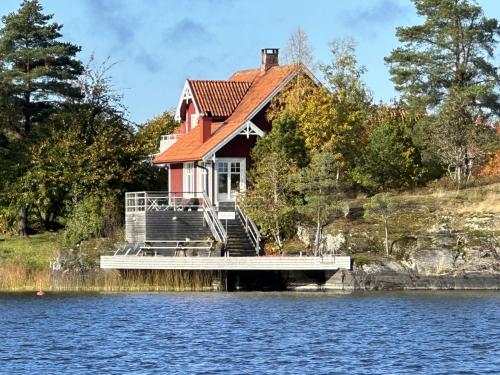 Unique house in Kopmannebro with fantastic lake plot