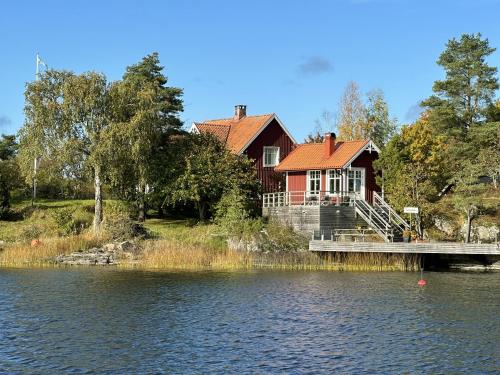 Unique house in Kopmannebro with fantastic lake plot