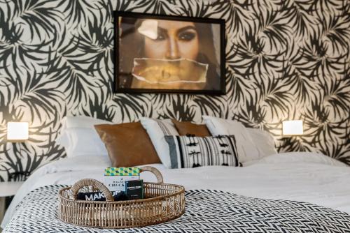 Reality TV Suite at THE KarINN BOUTIQUE HOTEL - Downtown Ft Lauderdale 1