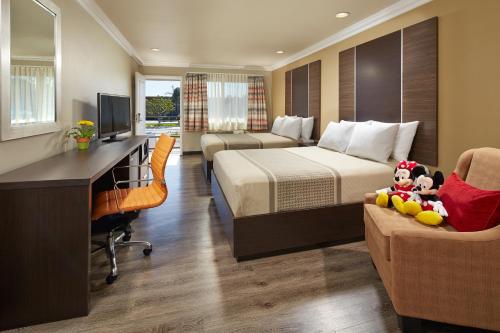 Eden Roc Inn & Suites near the Maingate in Anaheim, USA